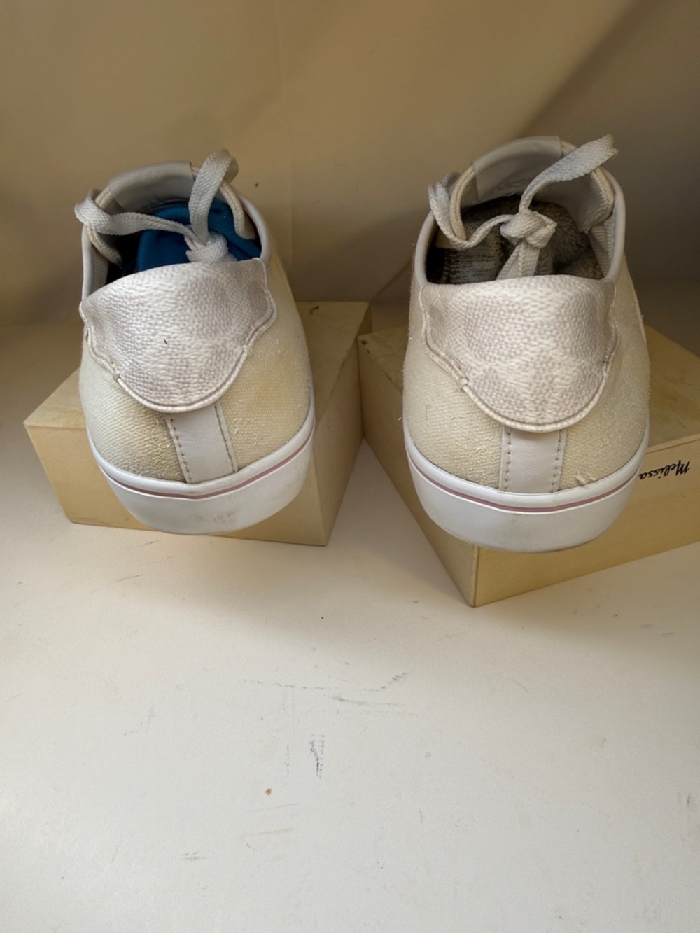 COACH OFF WHITE SNEAKERS U.S 9.5 or EU 40 - Picture 3 of 16